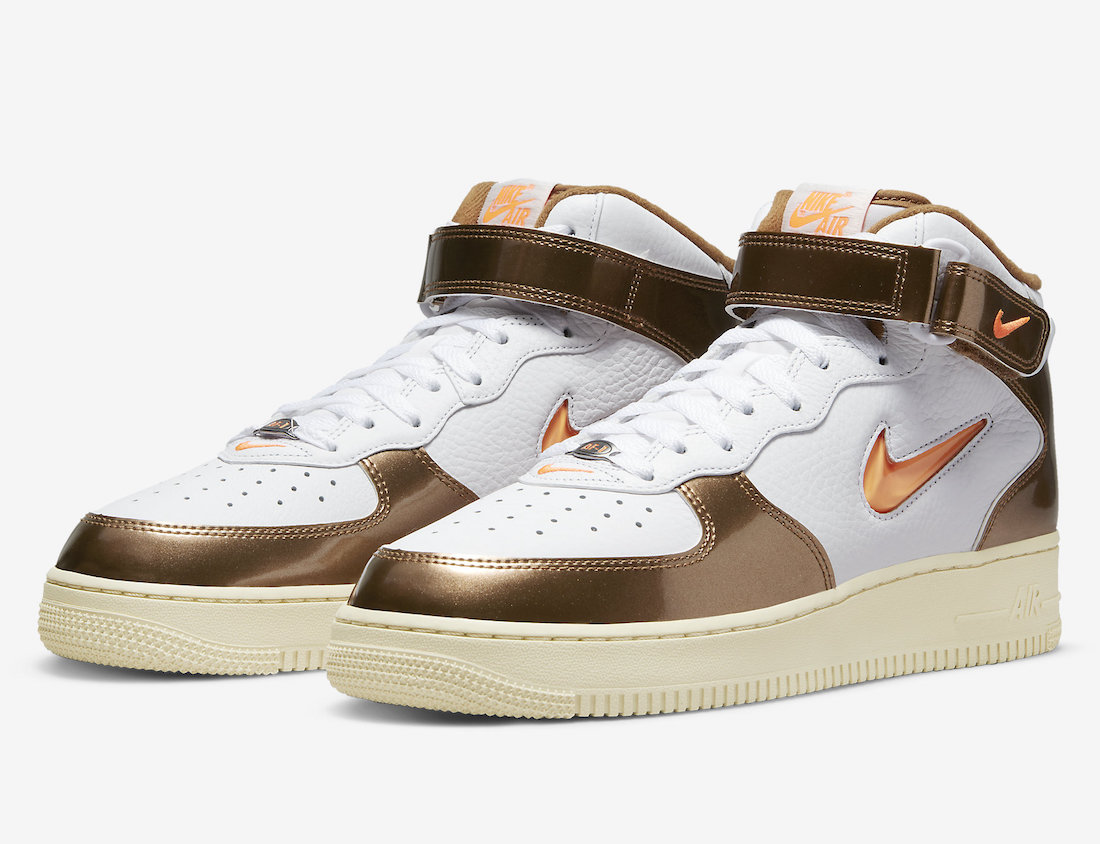 Nike Air Force 1 Mid Jewel은 메탈릭 에일 브라운